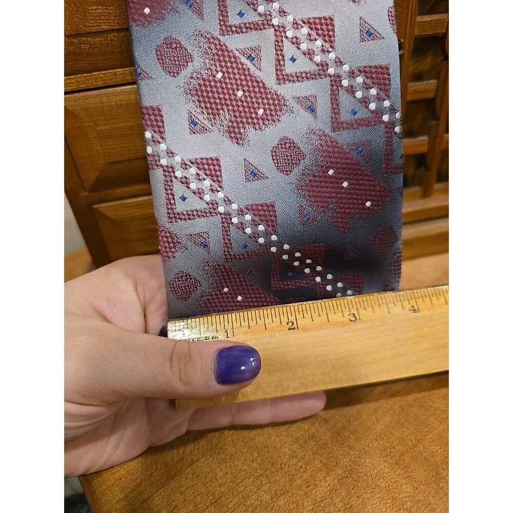 Vintage Wembley Abstract Red & Grey Design Men’s Necktie Tie 56